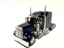 DCP, PRIMERA MARCHA ESCALA 1/64 W-900 KENWORTH ESTUDIO CAMA, AZUL, ALSUM FARMS