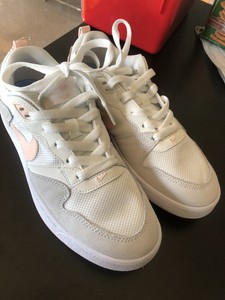 nike sb alleyoop trainers in white and pink