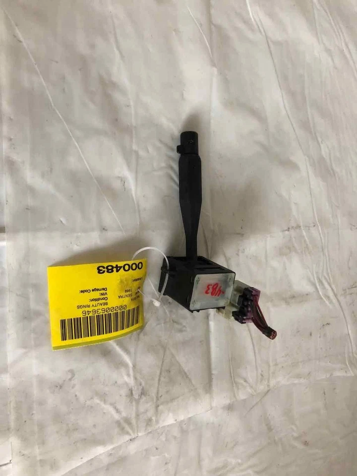 Interruptor de control combinado de luz de giro y luz de cabeza Nissan Sentra 1987-1993 Foto 3 de 4