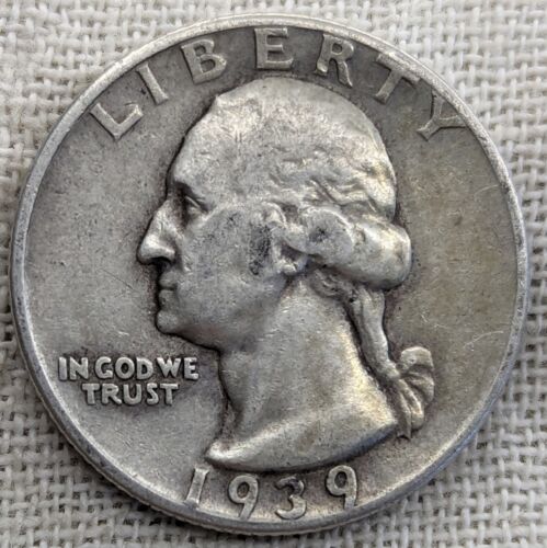 1939 D Washington Quarter VF/XF : Lower Mintage (7M) - .9 Fine Silver Coin