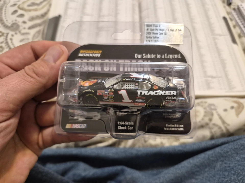 2006 Action Racing Collectibles 1:64 Dale Earnhardt Tribute Set 3 conjunto de carro - Imagem 2 de 4
