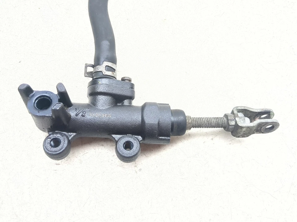 04-09 Cilindro maestro freno trasero Suzuki GS500F Foto 3 de 4