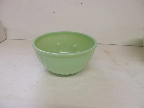 1950’s Anchor Hocking Fire King Green Jadeite Swirl 6-Inch Mixing Bow