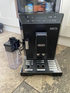 De'Longhi Eletta Cappuccino Schwarz Kaffeevollautomat ECAM44.660.B