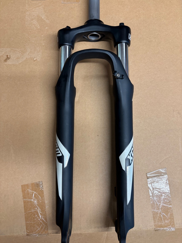 Suntour XCM 27.5 mountain bike fork 80mm travel