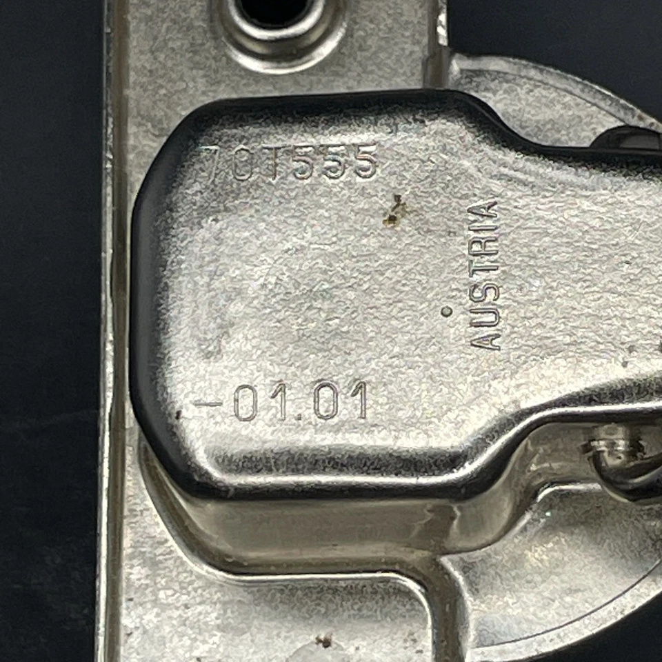 Lote de 8 BISAGRAS ARMARIO BLUM 70T555 con Placas de Liberación Rápida 110° Superposición Completa Foto 4 de 4