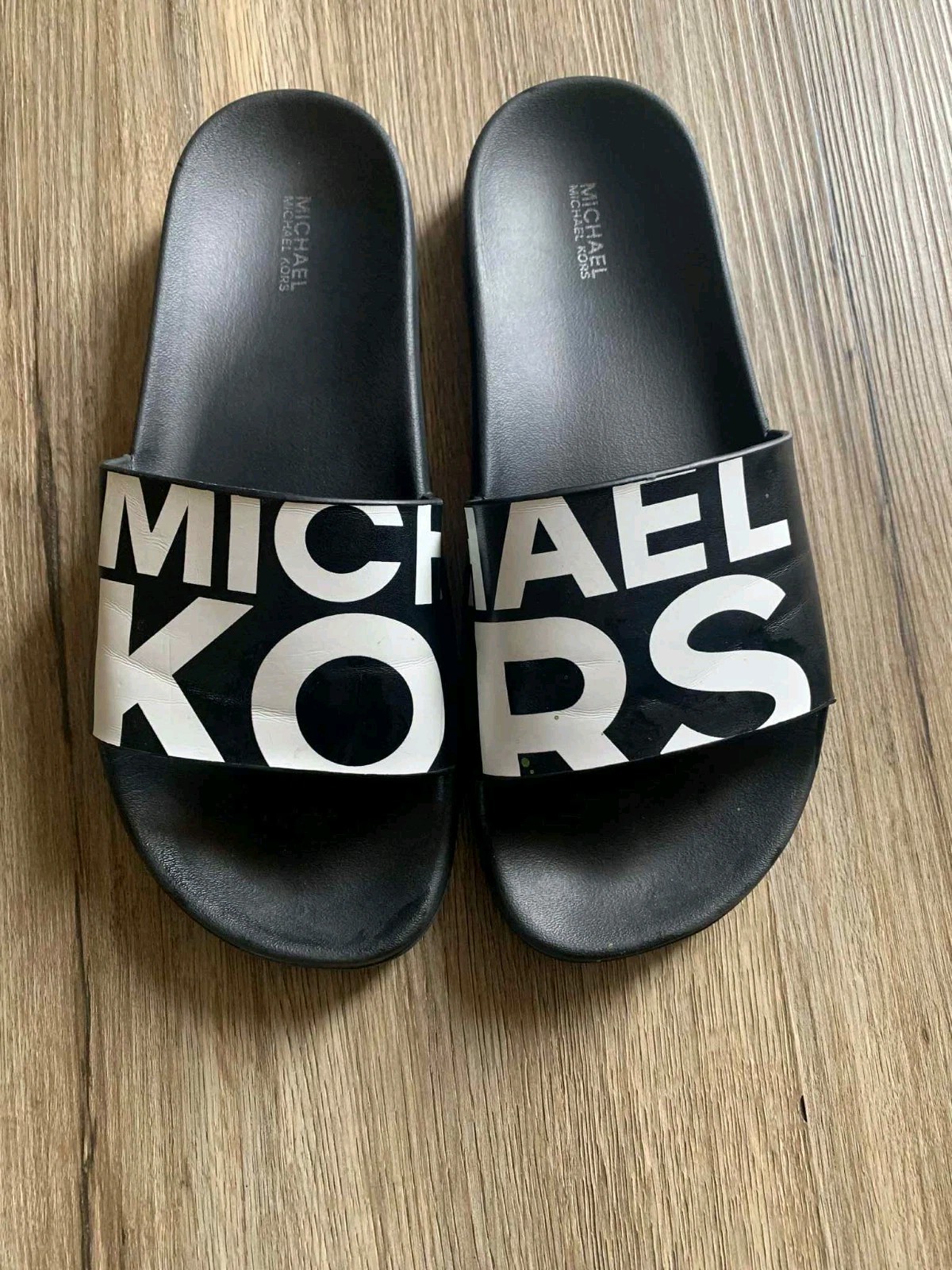 APL Sandali donna MK Michael Kors Gilmore slide slip on finta nappa nero bianco 9