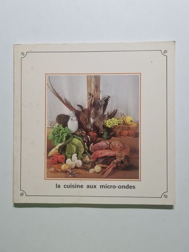 Die Küche mit der Mikrowelle | Guter Zustand