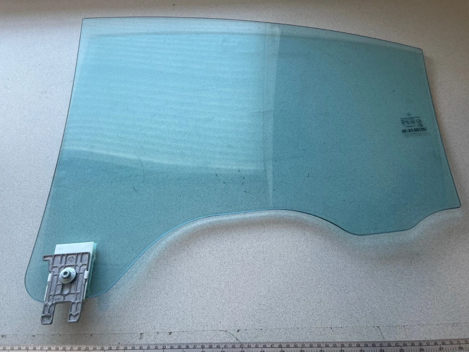 2004-2010 MERCEDES-BENZ CLS500 C219 ~ RIGHT REAR WINDOW GLASS ~ A2197350810 - Image 2 of 3
