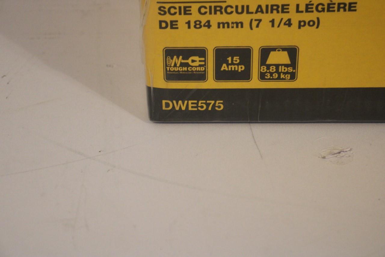 DeWalt DWE575 15.0 Amp Corded 7-1/4" Lightweight Corded Circular Saw - NEW!!