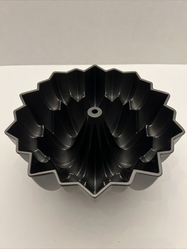Wilton Dimensions Cascade Bundt Cake Pan Nonstick Cast Aluminum 10 Cup - Picture 2 of 3