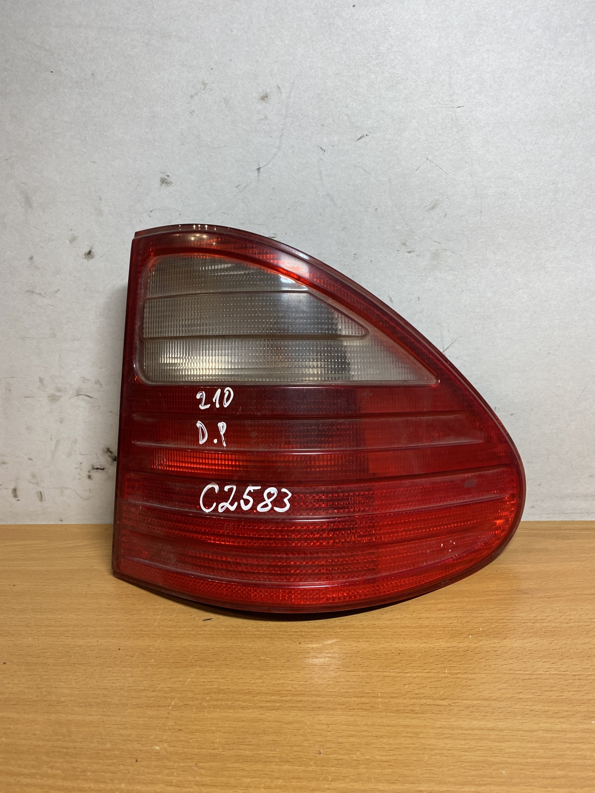 MERCEDES-BENZ E W210 Rücklicht hinten rechts A2108204864 #C2583 