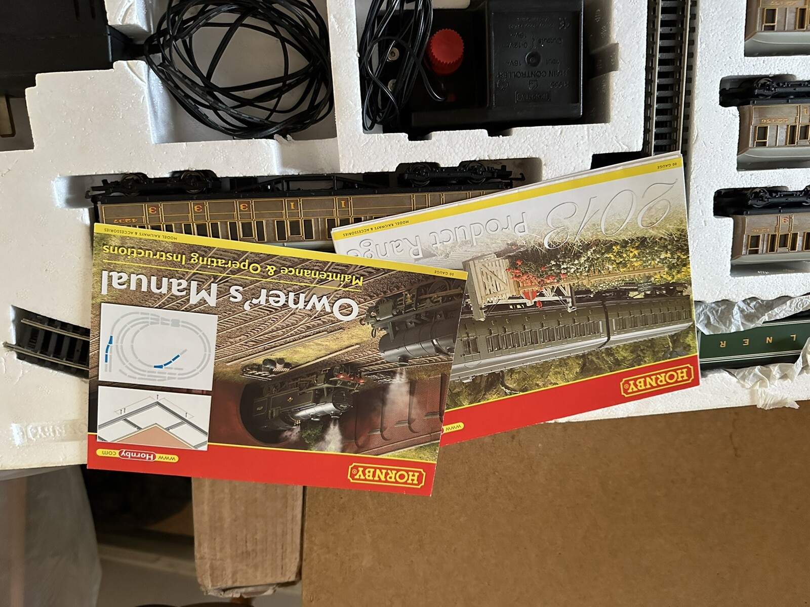 HORNBY 00 GAUGE FLYING SCOTSMAN MODEL TRAIN SET R1039 eBay