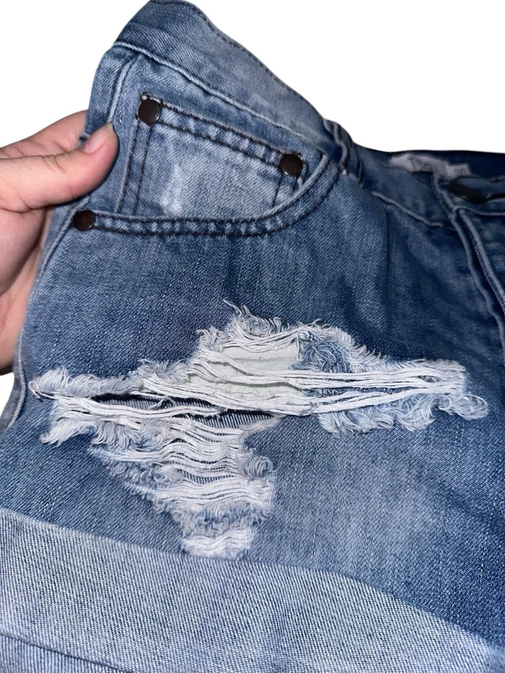 Pantalones cortos de mezclilla desgastados con puños Tobi para mujer talla 26 pantalones cortos botones mosca Foto 2 de 4