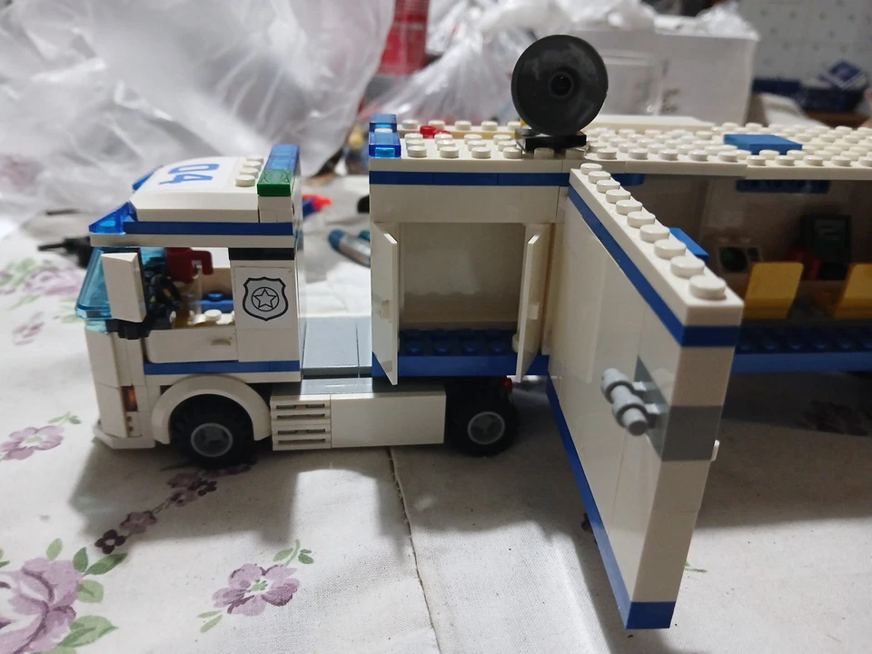 LEGO City 60044 Mobile Police Unit, foto 3 di 5
