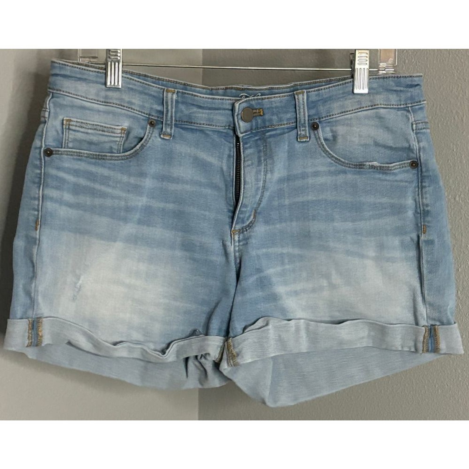 UNIVERSAL THREAD MID RISE ROLL CUFF EVERYDAY STRE… - image 1