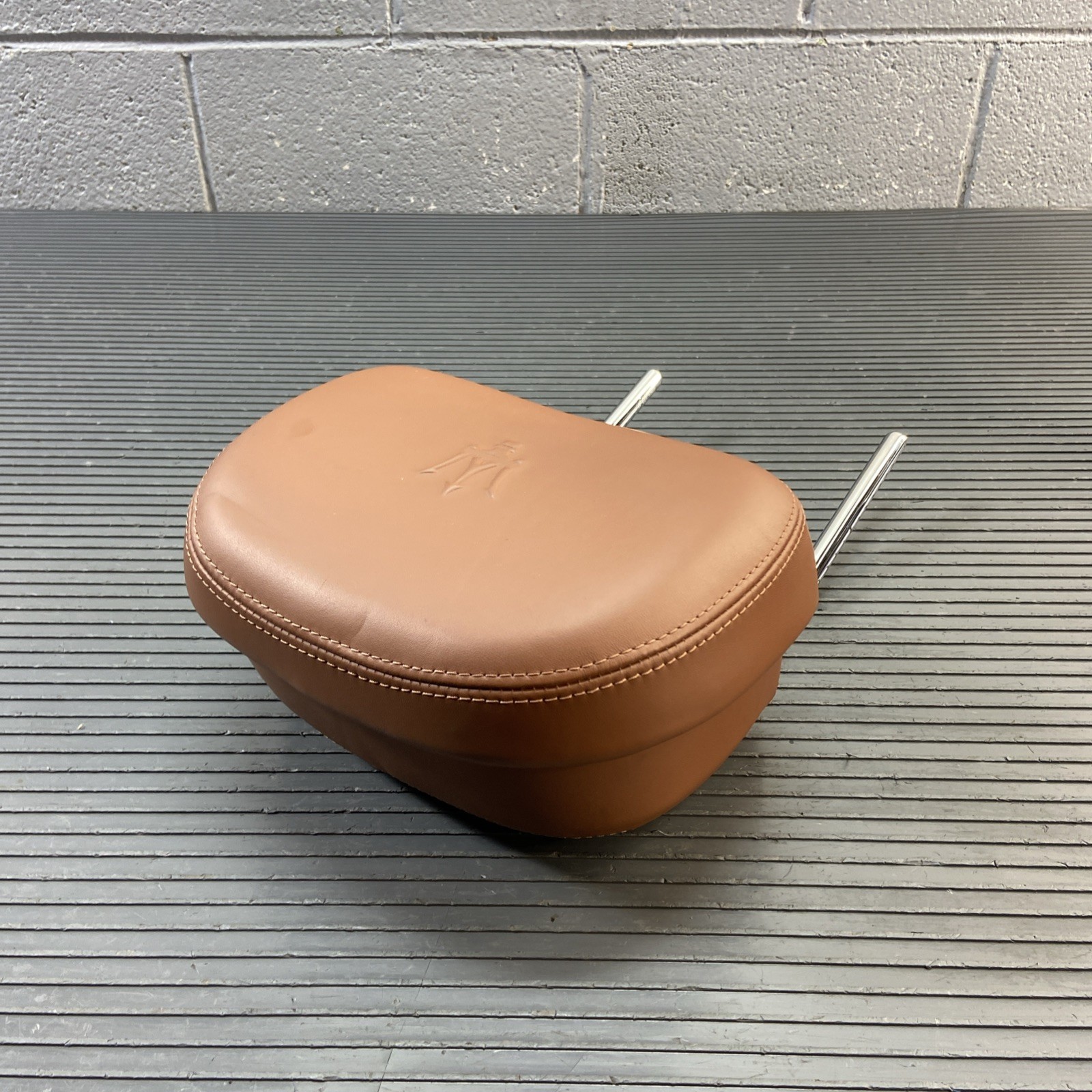 2014-2020 Maserati Levante M161 Front Left or Right Seat Headrest Tan OEM *NOTE*