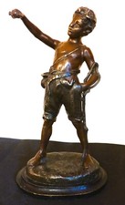 Duża antyczna metalowa figurka z brązu na cokole chłopiec pleśń sprzedawana 350mm
