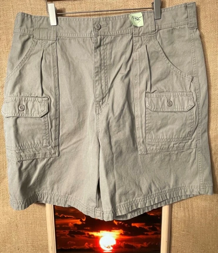 Cabela’s men’s brown cargo shorts 40 x 7.5”
