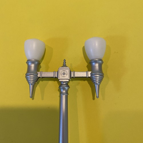 MTH Rail king O-Gage Accessory Silver Street Lamp* - Picture 3 of 5