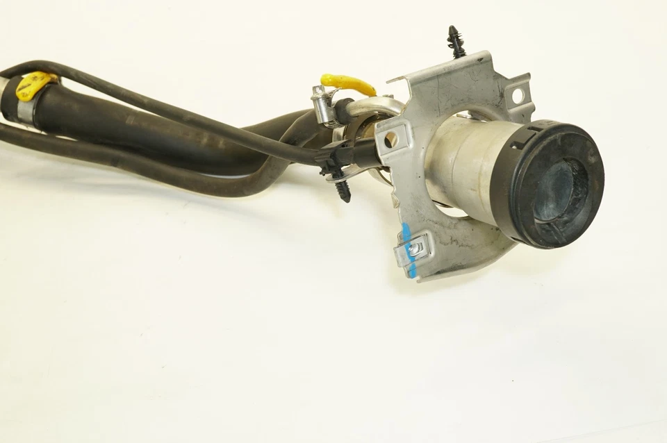 🔅 Tubo de llenado de tanque de combustible Chevrolet Suburban 2017-2020 OEM Foto 2 de 4