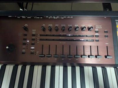 Korg Kro2 LS 88 Key Light Touch Keyboard Synthesizer Workstation Used