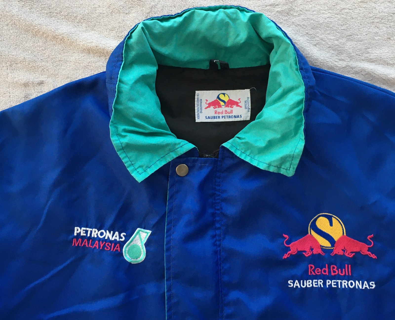 Red Bull Sauber Petronas vintage mens Blue F1 Formula One 1 Racing Jacket size M