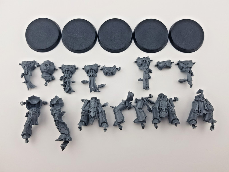 5x Body/torso, legs, base (A) - Legionaries - Chaos Space Marines