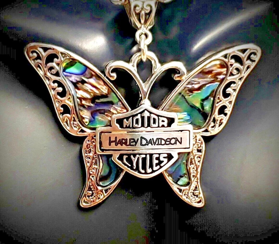 Juego de colgantes mariposa plata/abulón con barra Harley plateada y acento escudo Foto 3 de 3