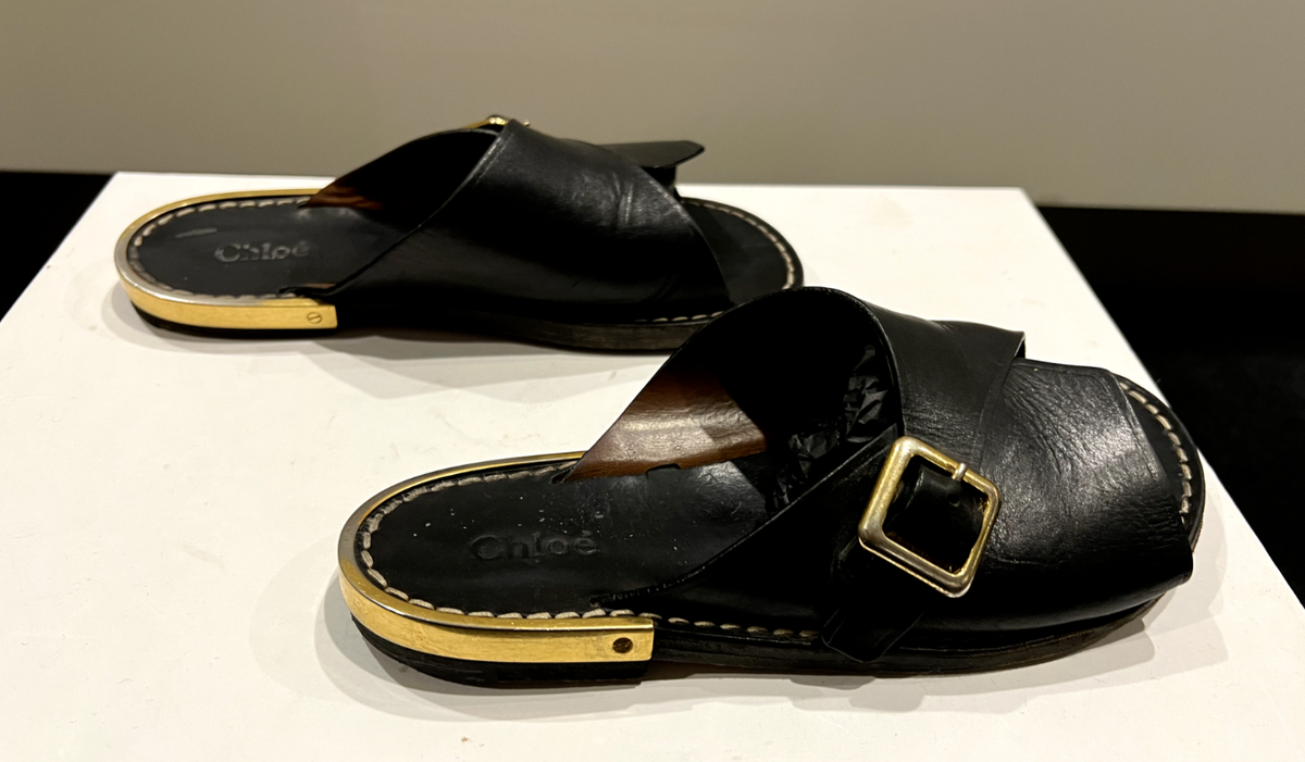 サンダル・ミュール Chloe'  Slippers and Clogs Women Leather Black CHLOE Black Leather, 1 Buckle Slides, Sandals, Flats with