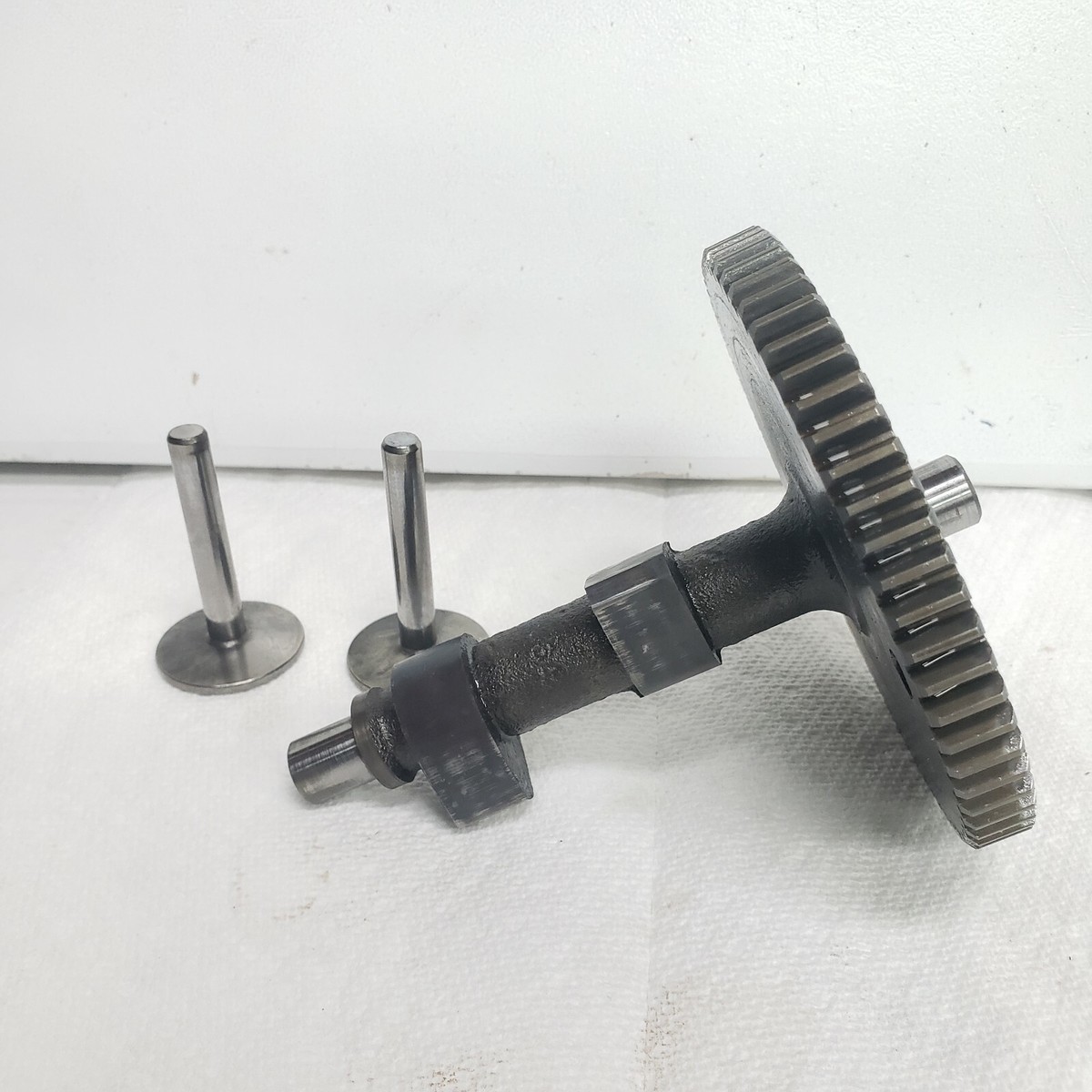 11Hp Briggs & Stratton Engine Camshaft Flat Head 697668 Vertical 