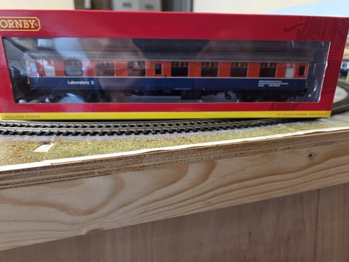 Hornby BR Infrastruktur Mk1 erster offener Reisebus "Labor 2" RDB 975606 - R40342 | Condition: Used