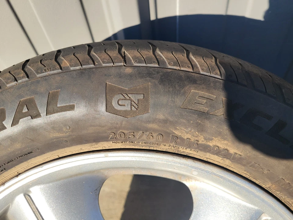 Llantas y neumáticos Dodge. 205/60R16. lote de 4 Foto 2 de 2