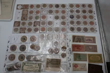 100+ WOODEN NICKELS PENNY DOLLAR COIN CLUB BANK SHOW CENTENNIAL SOUVENIR LOT DIF