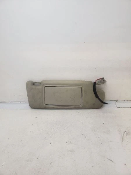 Viseira solar para passageiros com iluminação compatível com 00-03 VOLVO 40 SERIES 398027 - Imagem 2 de 3