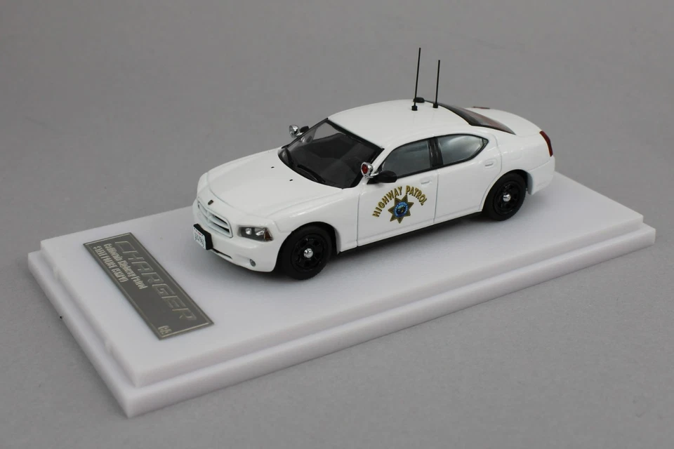 1:64 *ROLLIN DIECAST* Polar Bear #2 CALIFORNIA HIGHWAY PATROL Dodge Charger - Image 2 of 4