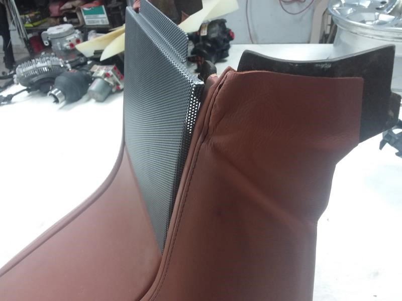 Aston Martin DB9 2006 FRONT Center console