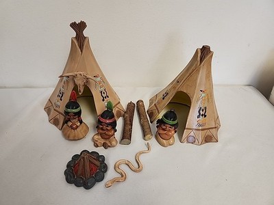 VTG CERAMIC  NATIVE AMERICAN  Village TEEPEE TENTS Figures