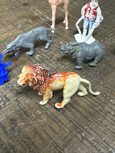 Vintage Miniature Plastic Ring Master, Train Cars, and misc animals. - Picture 6 of 8
