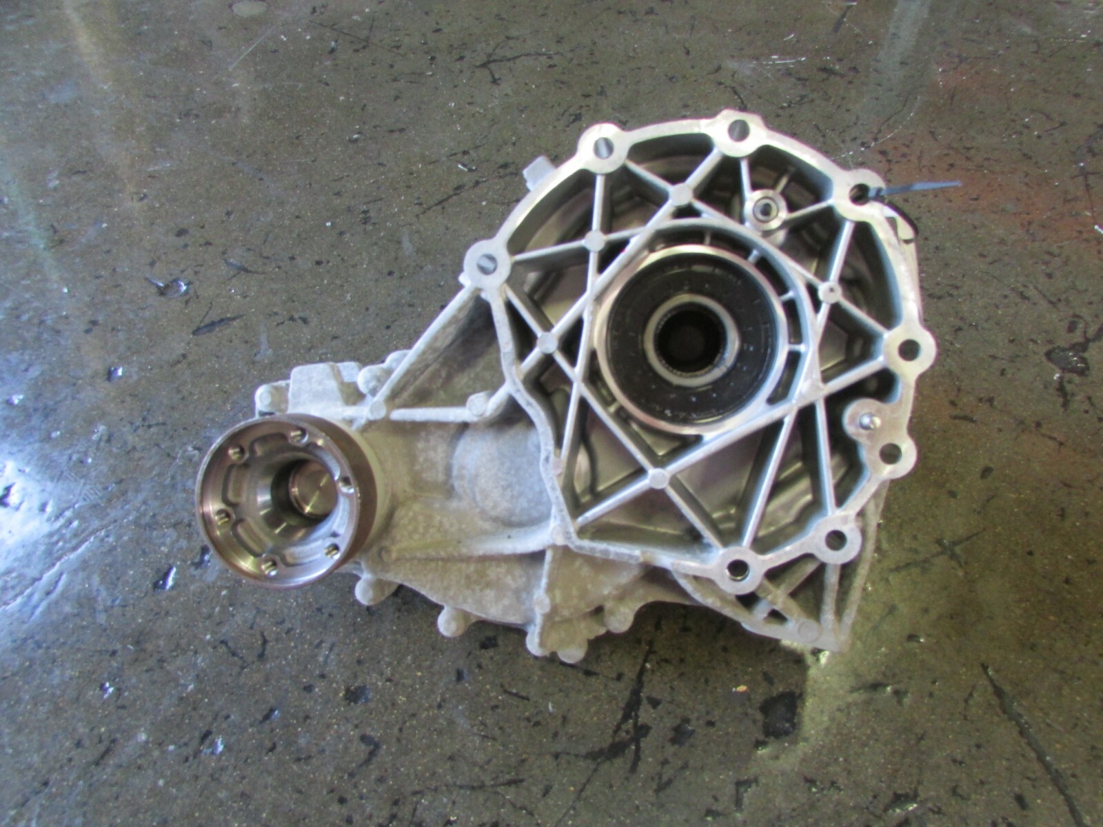 Maserati Ghibli, Transfer Case Assembly, AWD Power Take-Off Used, P/N 670008138