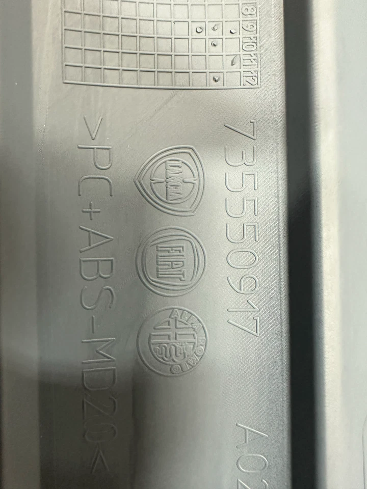 2014-17 FIAT 500L REAR RIGHT PASSENGER SIDE DOOR LOWER MOLDING TRIM 735550917 - Image 4 of 4