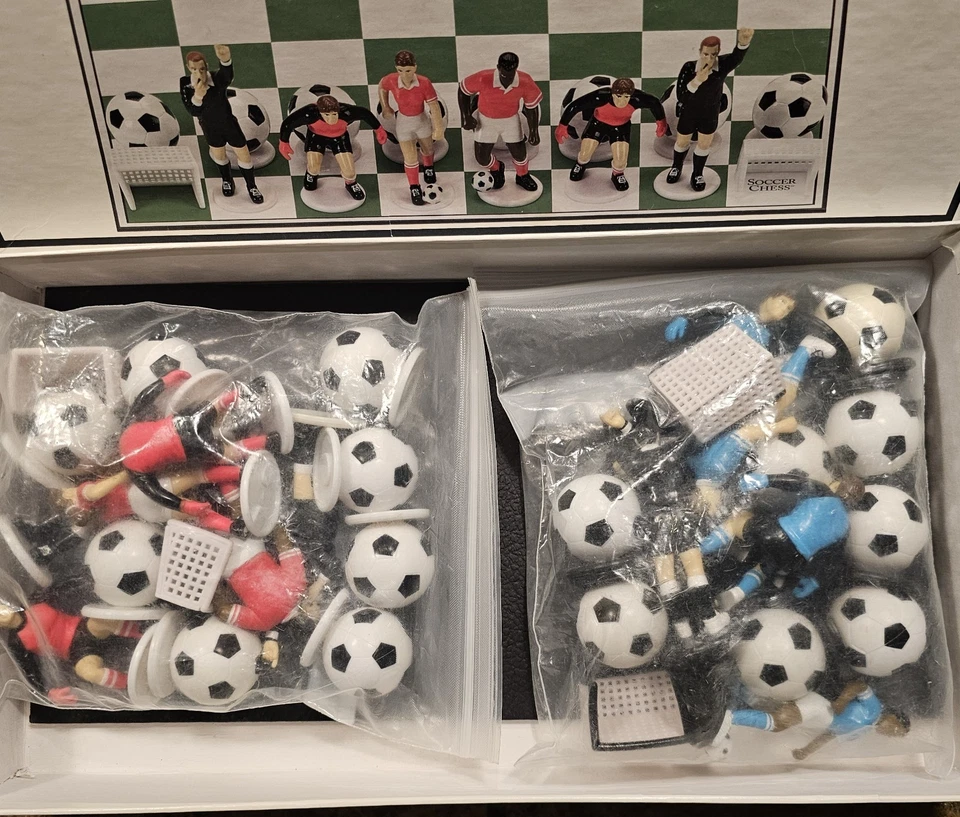 SOCCER CHESS COMPLETE Set Big League Promotion 2002 - Image 3 of 4