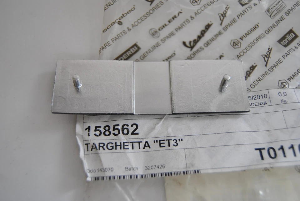 Targhetta scritta "ET3" Nameplate emblem Piaggio Vespa ET3 - Imagen 2 de 2