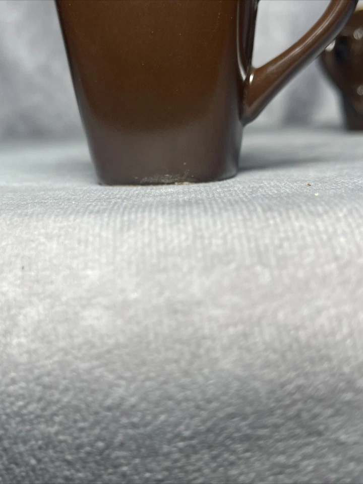 Juego de 4 tazas de café espresso Southern Living marrón con platillos cuadrados gres marrón oscuro Foto 4 de 4