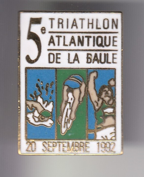 Pin's Triathlon Du Château – Émaillé Grand Feu, Natation Vélo Course, Neuf