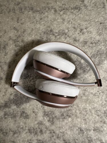 Beats Solo3 Wireless On-Ear Headphones - Apple W1 Headphone Chip, Bluetooth - Picture 4 of 9