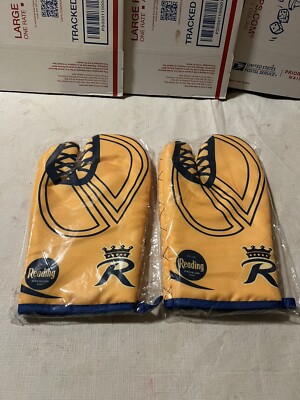 READING ROYALS GOALIE OVEN MITT SET OF 2 ECHL HOCKEY SGA 2/17/24 PHILA FLYERS