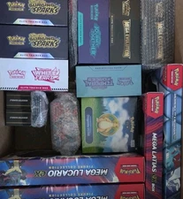 🎄🎁 POKÉMON TOP TIER 🎁🎄MYSTERY BOX ⁉️ MULTIPLE ITEMS! PERFECT FOR CHRISTMAS!