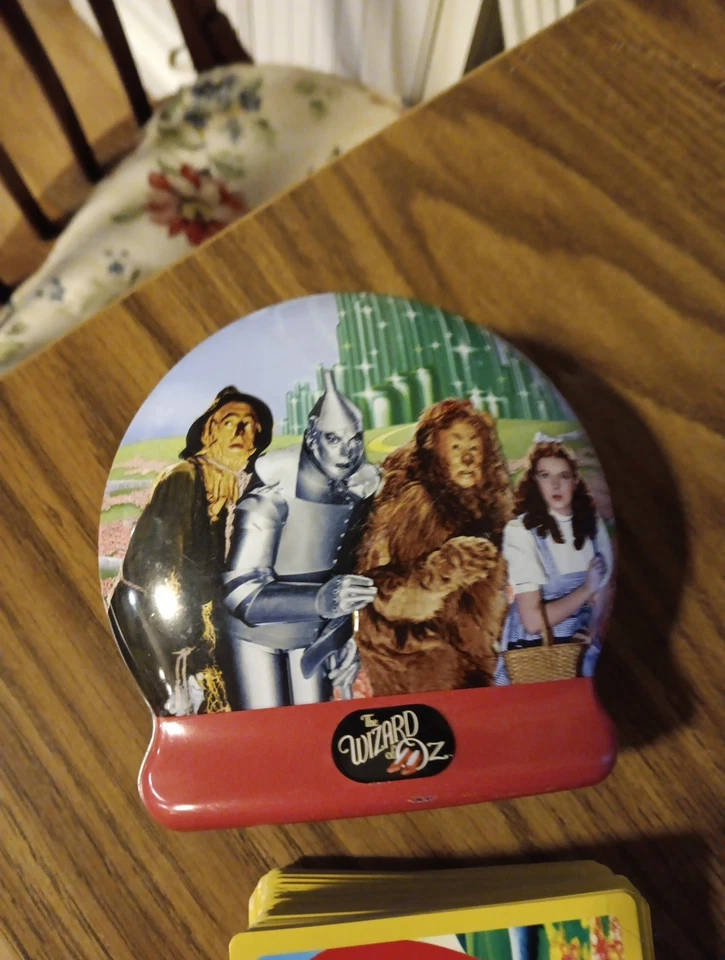 El Mago de Oz UNO Juego de Cartas Clásico 1939 Película Coleccionable Lata Falta 2 Cartas Foto 2 de 4
