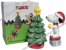 Peanuts Snoopy Christmas Tree 2pc Salt & Pepper Shaker Set New (F/788)